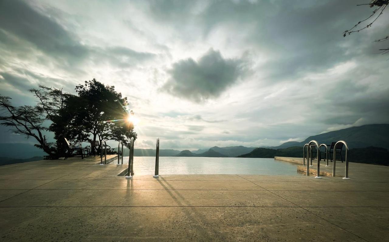 Haze And Kites Resort Munnar Bagian luar foto